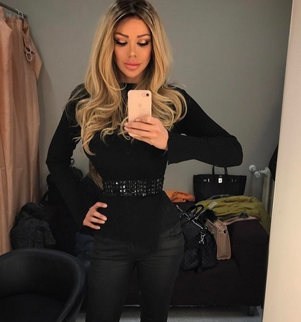 La începutul anului 2017, blonda era tare mândră de talia ei de viespe