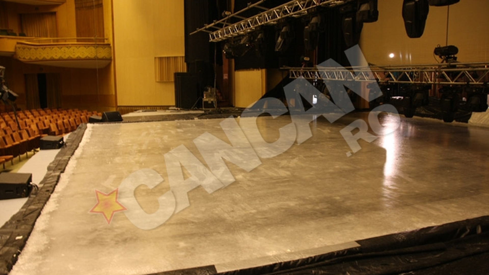 A inghetat scena din Sala Palatului! 3,5 tone de fulgi de gheata pentru un show extraordinar!