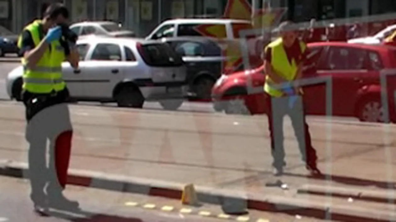 VIDEO SOCANT Balta de sange la intrarea in Pasajul Obor! Un motociclist a lovit in plin un pieton care traversa neregulamentar!