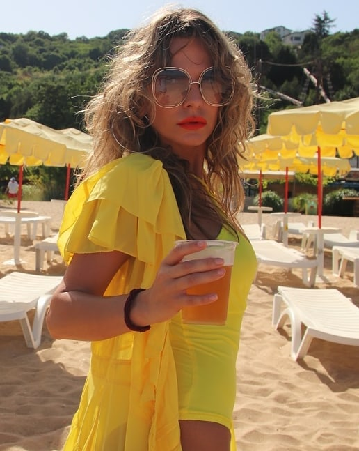 Anna Lesko, în bikini prea mulați la mare. Detaliul intim observat de oamenii de pe plajă