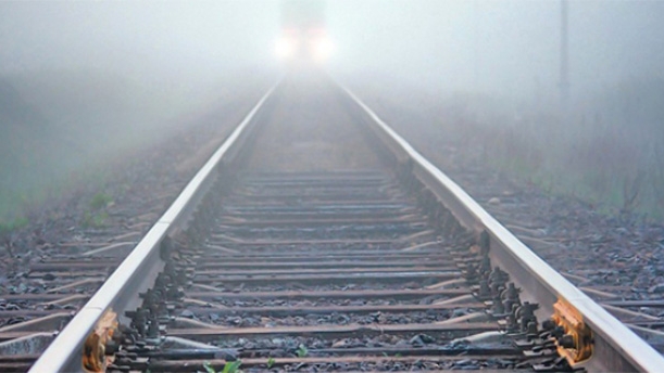 Tragedie în Hunedoara! O fată de 12 ani a murit după ce a fost lovită de tren! Tânăra se întorcea de la şcoală