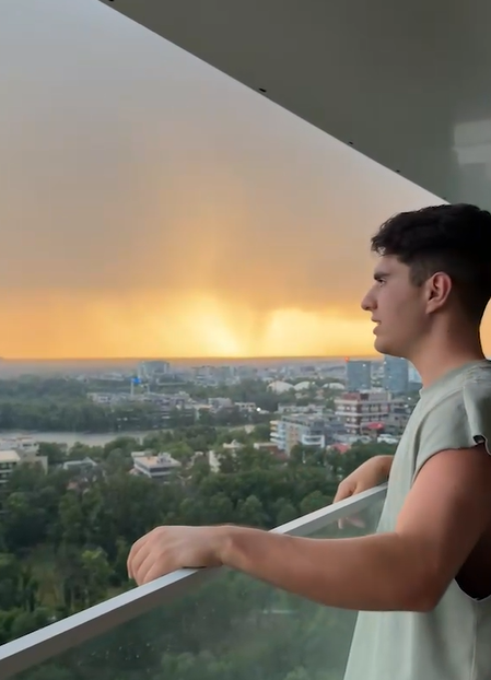 Cum arată penthouse-ul lui Bisoi. Are saună, sală și vedere spre lacul Herăstrău