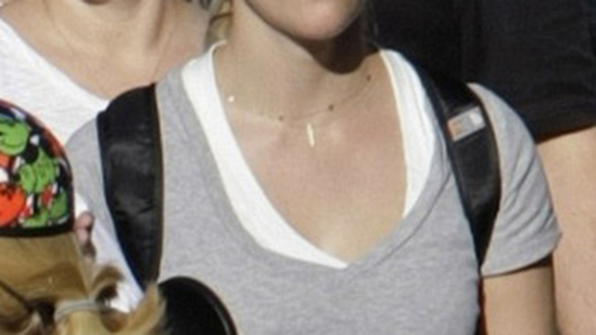 Fetita actritei Reese Witherspoon seamana perfect cu mama ei!
