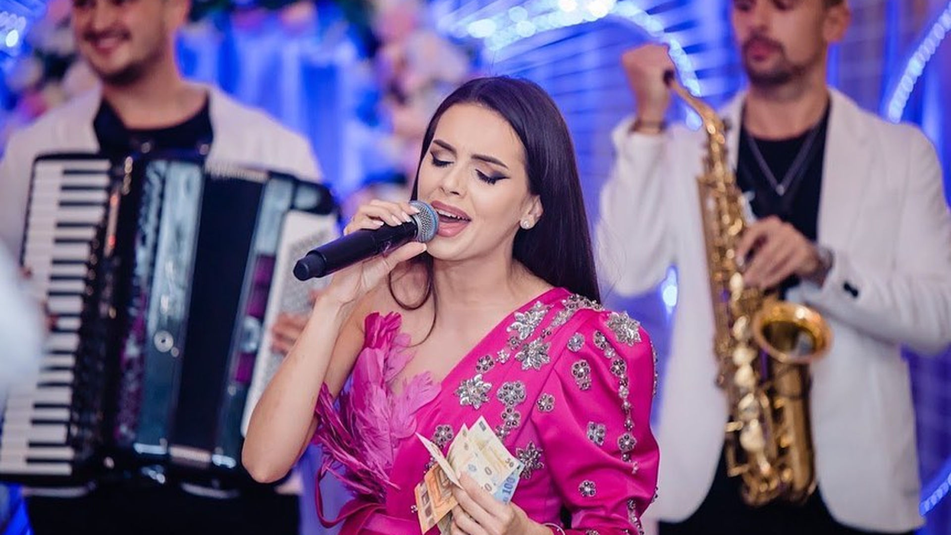 „Biata fată, s-a apucat de manele”. Georgiana Lobonț, făcută praf de o colegă la fel de celebră