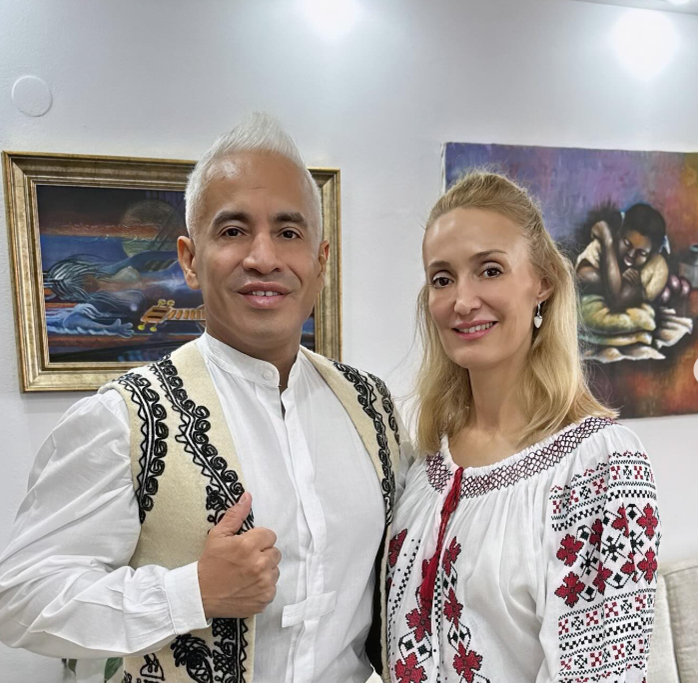 ”Micuțul” Wilmark este sub „regim militar” în căsnicie! Soția lui conduce tot, chiar și banii! ”Voi, româncele, sunteți prea pornite, prea focoase…”