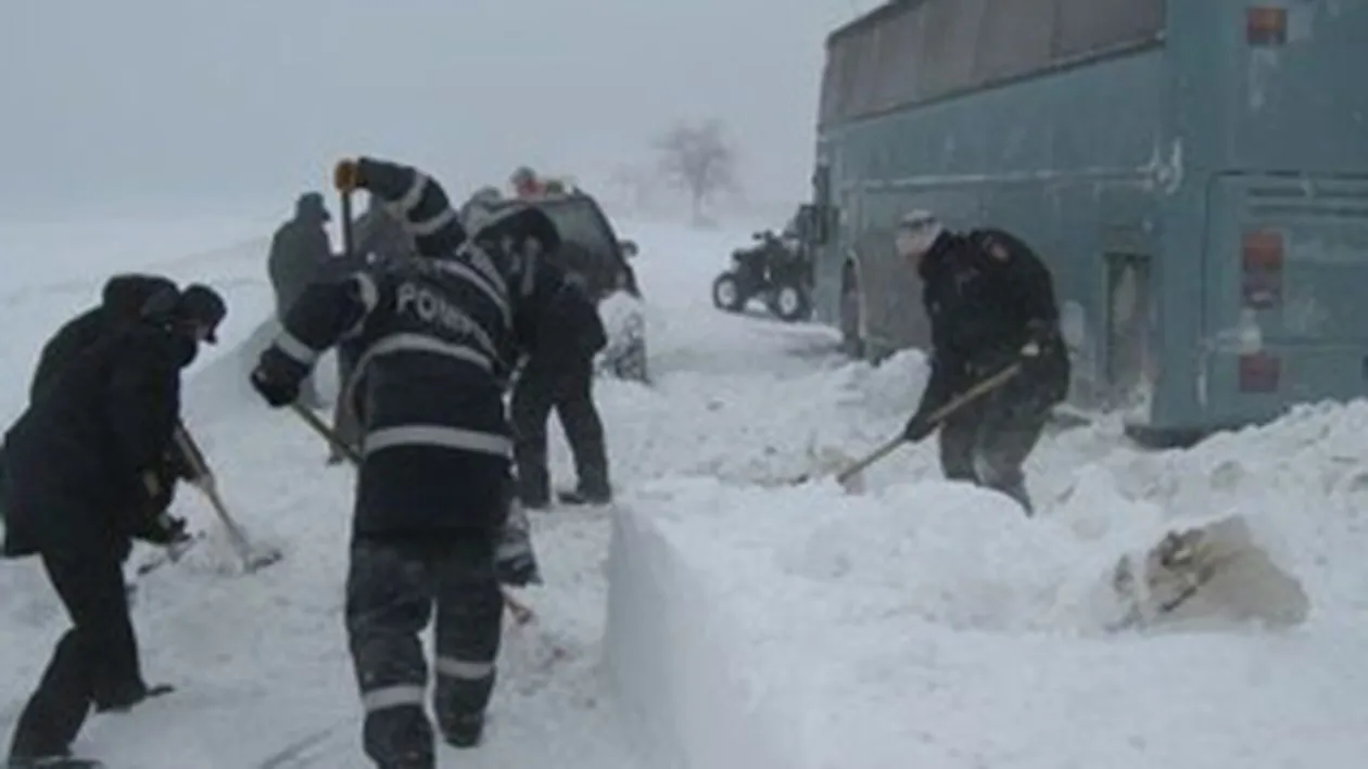 Sapte autocare au ramas blocate in nameti timp de 7 ore pe DN 3!