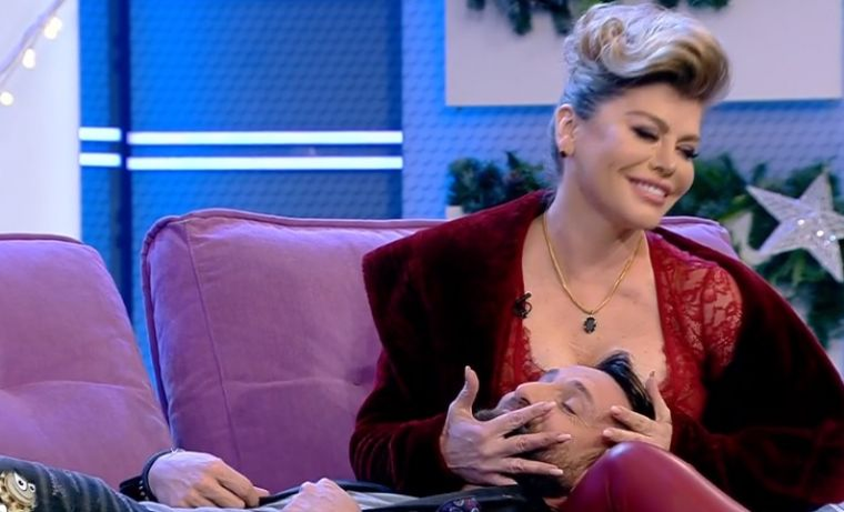 Dani Oțil și Loredana Groza, surprinși în ipostaze incendiare de Dragobete. Artista și-a scos bustul generos la înaintare și…