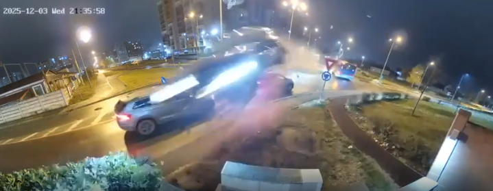 Accident uluitor în Oradea! A zburat ca o rachetă peste sensul giratoriu: ce s-a întâmplat cu șoferul
