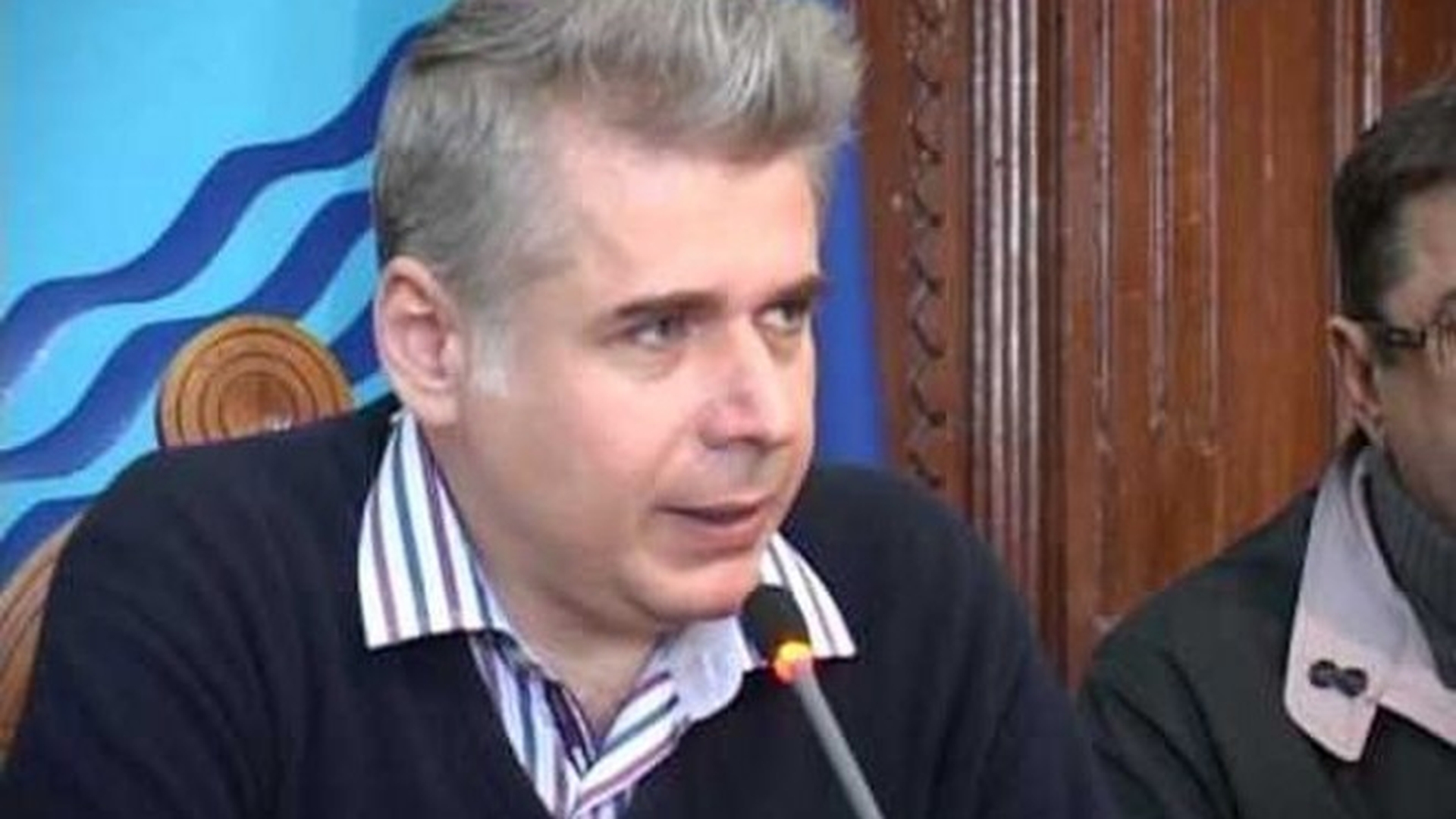 HALUCINANT! Un demnitar din Romania a fost prins in timp ce negocia ASASINAREA unei colege!