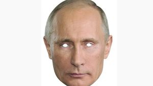 Nu e o glumă! A apărut masca terorii, cu chipul lui Vladimir Putin. Cu câți lei se vinde în București