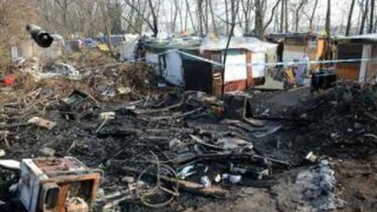 Un copil de 13 ani a murit intr-un incendiu izbucnit intr-o tabara de romi din Milano
