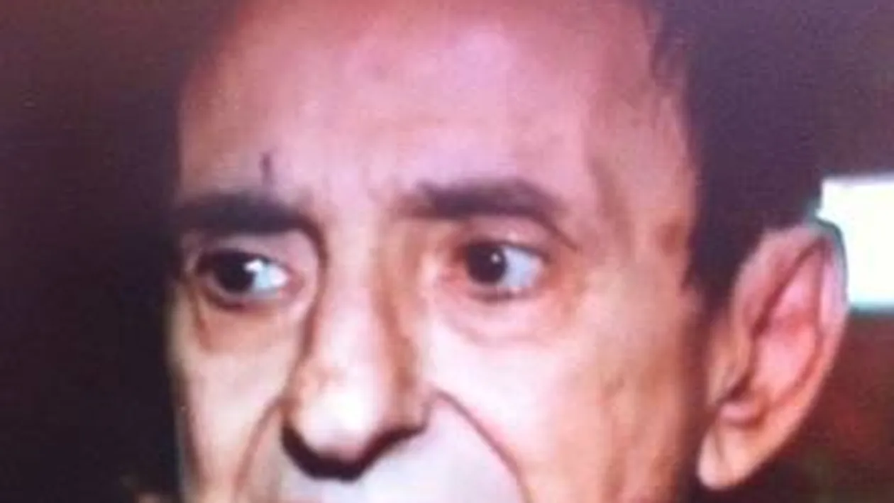 Comedia s-a transformat in drama! Grav bolnav, Nae Lazarescu nu mai iese din casa decat pentru a-si vedea colegii pe scena!