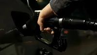 Vești bune pentru șoferi. Ce se întâmplă cu prețul petrolului