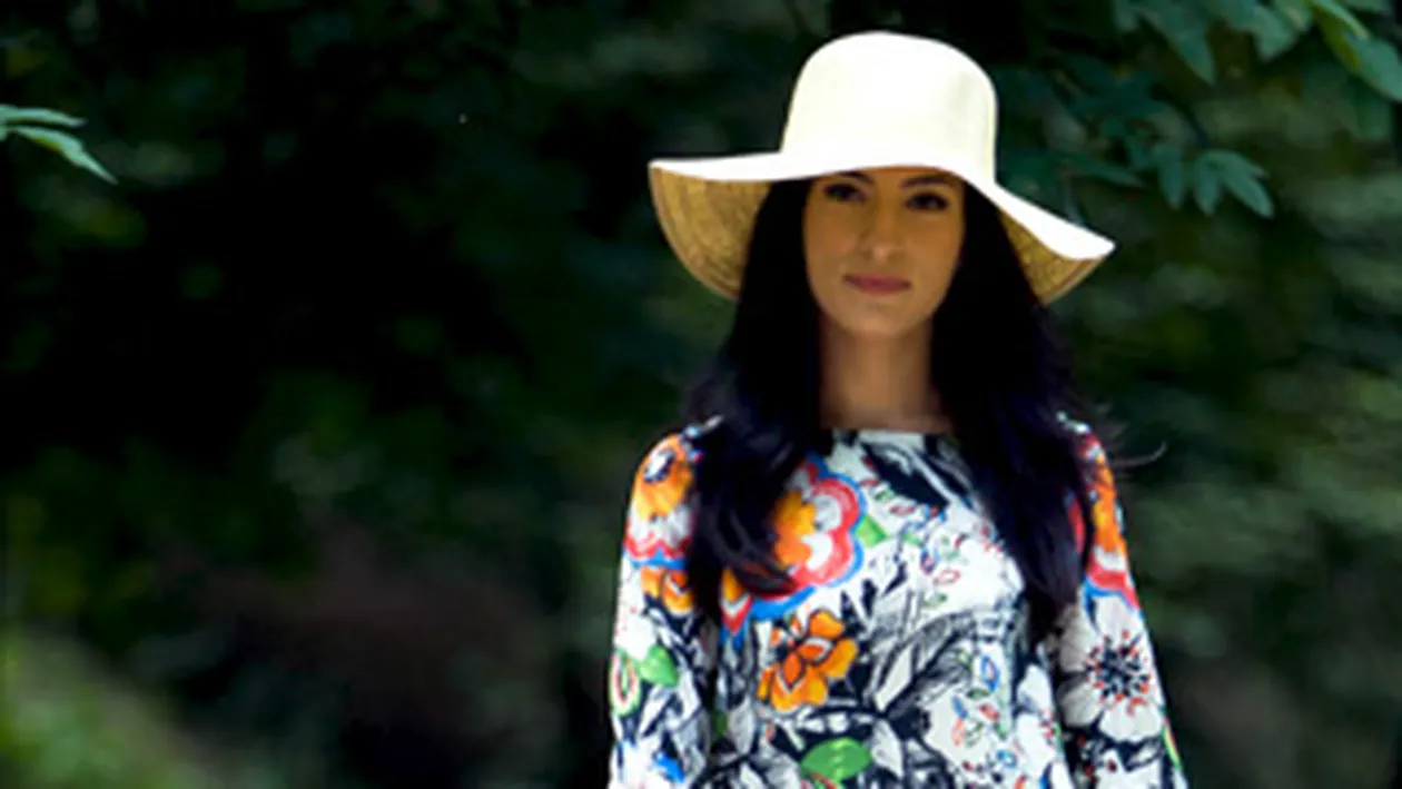 Te-ai intrebat cum rezista vara prezentatorii TV in studiourile supra-incalzite? Ce zici de un ceai fierbinte? Vezi ce sfaturi iti dau ca sa treci mai usor de canicula!