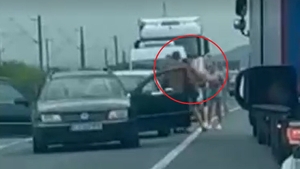 Situație șocantă în trafic, pe DN1C. O șicanare a degenerat rapid, iar un șofer a fost atacat cu toporul