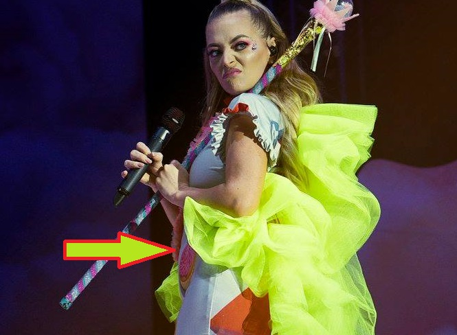 “Bombă” în showbiz: Delia Matache e gravidă?! Imagini cu burtica la ultimul concert Acadelia de la Timișoara