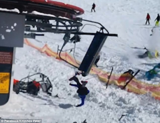 FOTO. Momente de groază într-un teleski scăpat de sub control. Turiștii au fost aruncați în toate direcțiile!