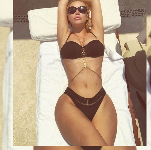 Iggy Azalea a pozat complet goală! Internauții au luat-o razna
