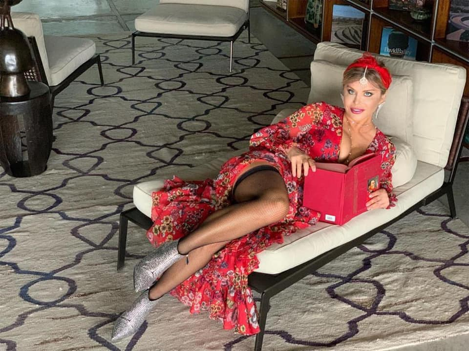 Loredana Groza, criticată dur după ce a apărut complet goală. Şi-a dat jos lenjeria intimă şi sutienul, apoi… VEZI POZA