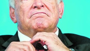 Bossul FMI, acuzat ca a sarit dezbracat pe o camerista
