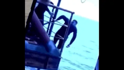 Operațiune sub foc. Fostul șef al spionajului ucrainean sare de pe o platformă de foraj din Marea Neagră în timpul unui atac rusesc