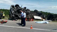 VIDEO. Tragedie pe o şosea din Dâmboviţa: s-a răsturnat cu TIR-ul şi a murit în cabină