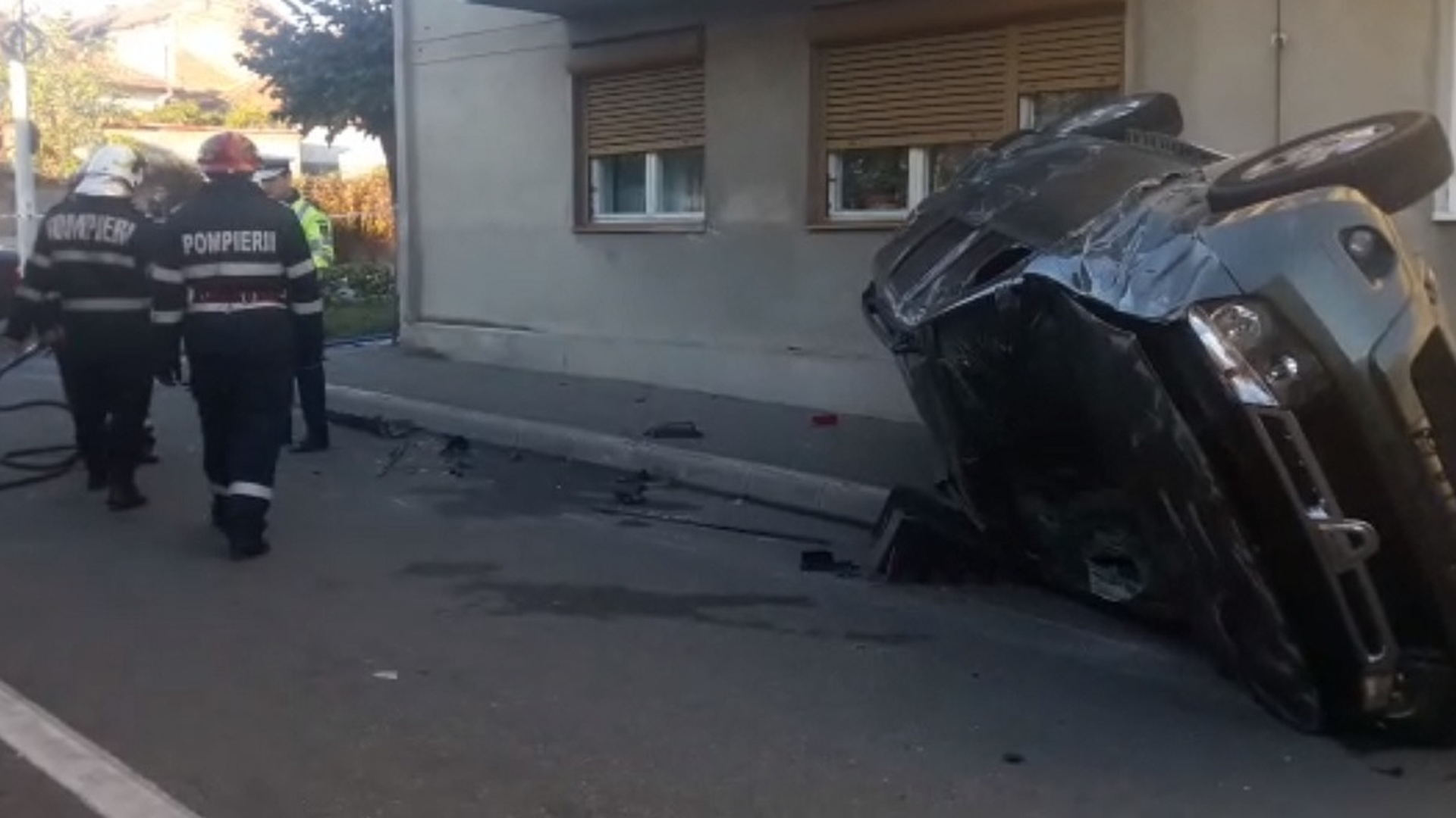 Imagini în premieră cu maşinile strivite! Ultima oră: presupusul amant al Mariei Constantin, singurele declaraţii din spital!