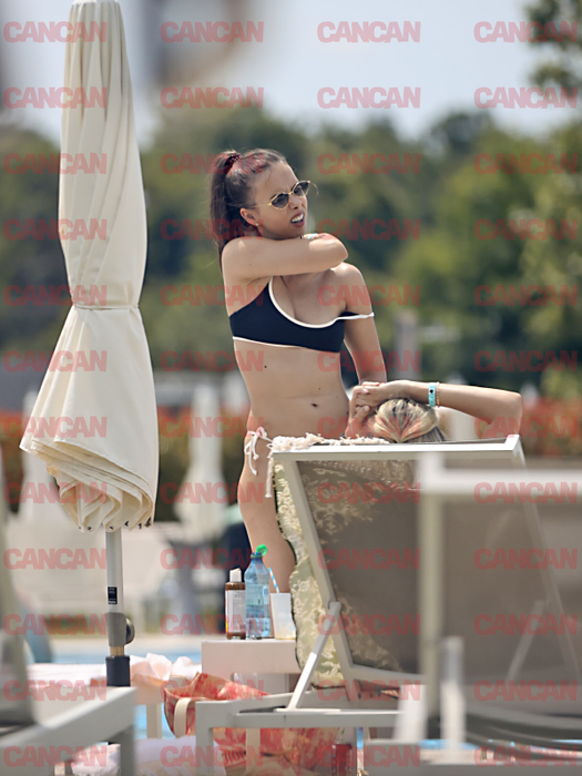 Mara Mareș a pus politica pe pauză și a oferit imaginile zilei, la piscină! Soarele a lovit năprasnic, dar… Show de deputat uns cu toate alifiile… de protecție! 
