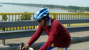 Lucian Mindruta a renuntat la bicicleta! Merge cu o masina de imprumut!