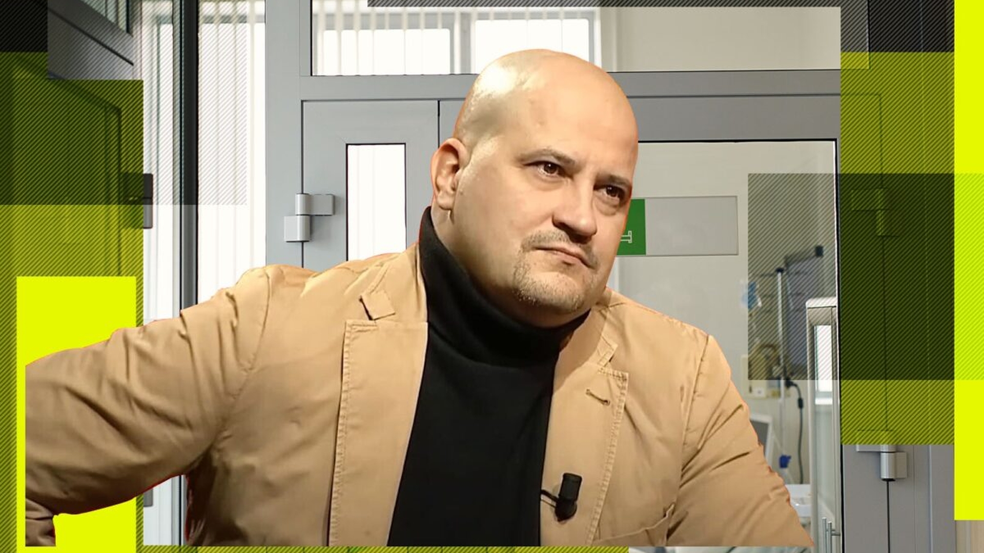 Blestemele nu se mai opresc pentru Șerban Huidu.  A căzut pe scări și a ajuns de urgență la spital după accidentul suferit