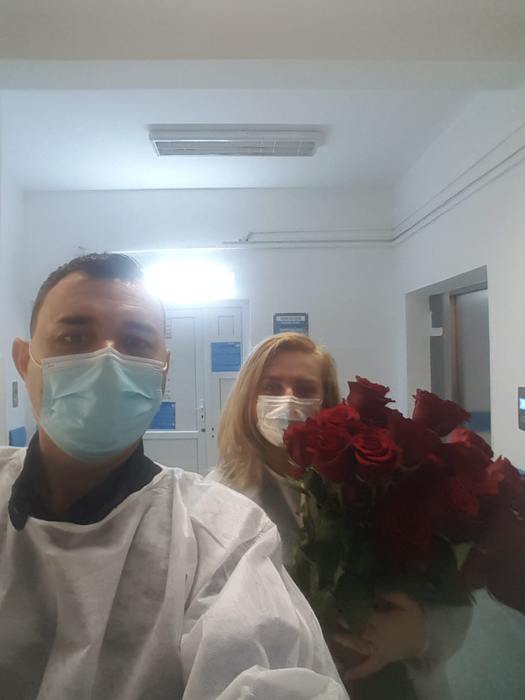 Surpriză la Spitalul de Urgență Craiova! Cadrele medicale din prima linie au primit flori