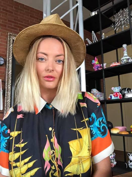 Delia a răbufnit după ce o fană i-a criticat machiajul: ”Eu știu de ce și pentru ce mă machiez așa”