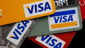 Bulgaria a extradat in Italia 13 presupusi falsificatori de carduri bancare