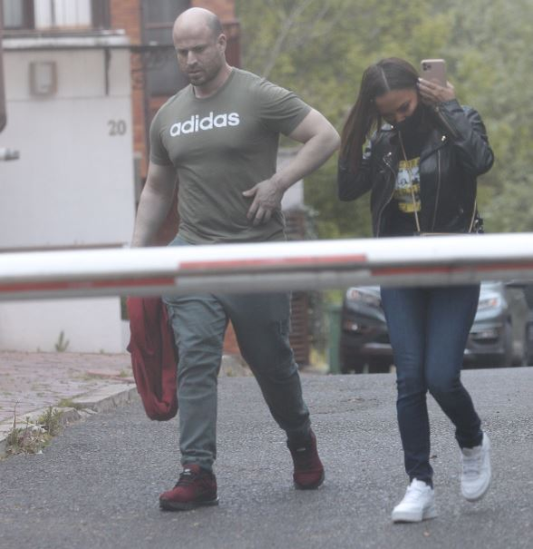 Andreea Antonescu, mulțumită de ședința de masaj oferită de musculos