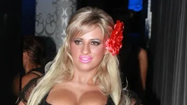 Hatuita de un fotbalist olandez in club  Sanziana: Erau toti beti. Vezi aici cum a incercat Huntelaar sa o agate