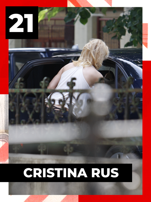 TOP sexy-vedete. Bianca Drăgușanu, Daniela Crudu sau Raluca Bambi s-au aplecat pe bancheta din spate și…: Mamăăă, ce priveliște!