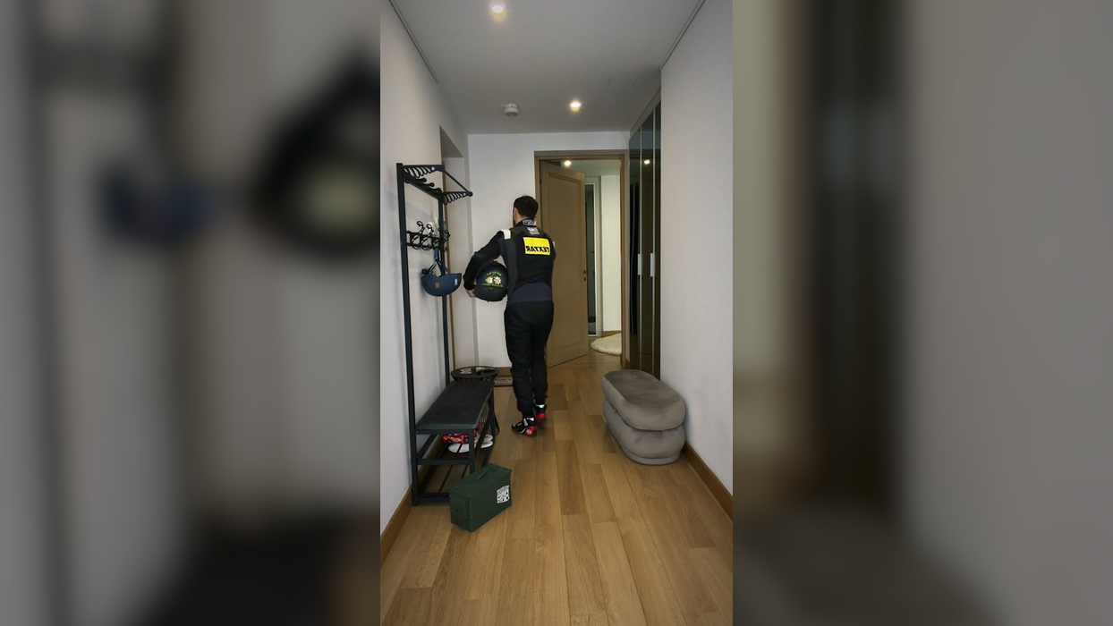 Robert Tudor l-a luat în vizor pe Dani Oțil după videoclipul postat de Gabriela Prisăcariu. Magicianul de la Neatza nu s-a putut abține