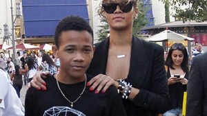 Rihanna, super grijulie si dragastoasa cu fratele mai mic