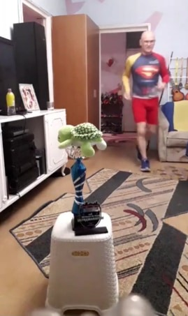 "Superman" sare în ajutorul bolnavilor de COVID-19