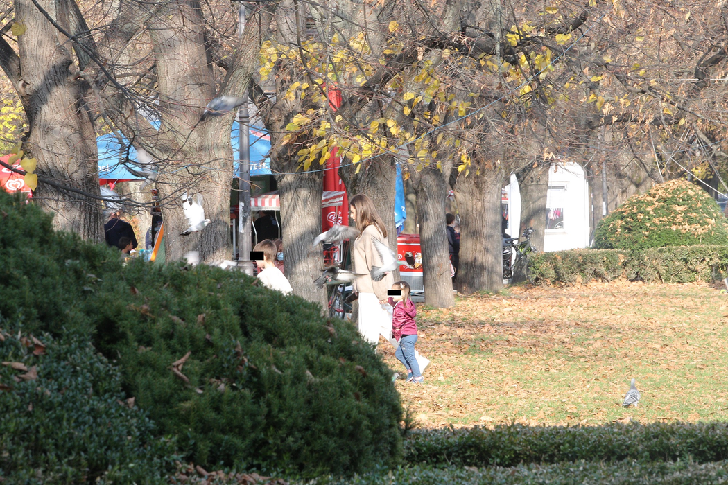 Raluka a ieșit în parc alături de apropiați