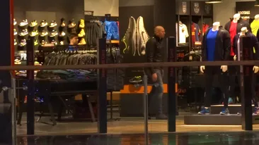 Bogdan Stelea isi cauta din poarta-n poarta echipament sportiv. Degeaba sunt reduceri, nu i-a picat nimic in plasa