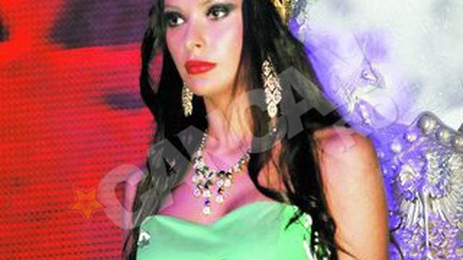 "Miss Playboy", batuta de cea mai buna prietena