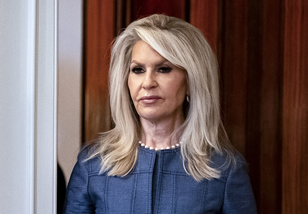 Monica Crowley, șefa protocolului la Departamentul de Stat al SUA, în timpul unei cine cu președintele american Donald Trump și premierul israelian Benjamin Netanyahu în Camera albastră a Casei Albe din Washington, DC, SUA, luni, 7 iulie 2025. Foto: Profimedia