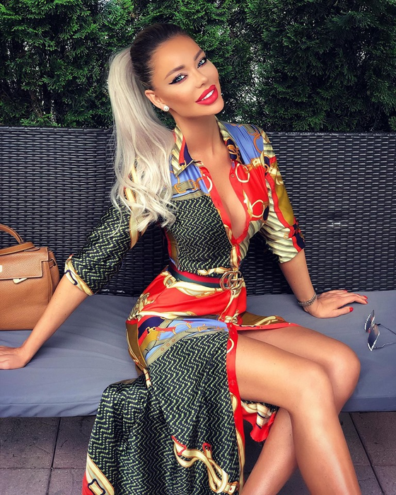 „Gravidă!” Bianca Drăgușanu și-a pus mâna pe burtică și a anunțat în direct la TV că se pregătește să devină mamă din nou