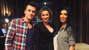 ANDREEA TONCIU s-a pozat fără strop de machiaj, alături de naşa ei, ANAMARIA PRODAN! Cum arată bruneta mai naturală ca niciodată
