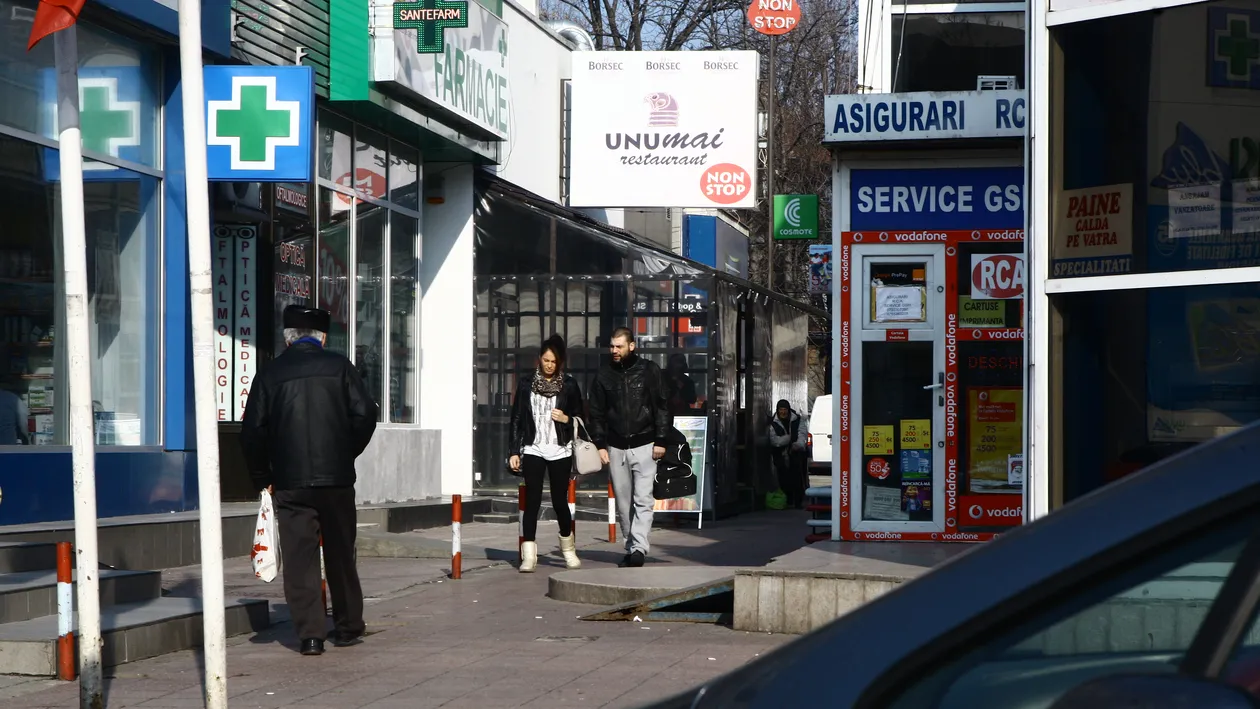 Raluka nu isi scapa iubitul din ochi nici la sala de forta! Se antreneaza alaturi de el ca sa-l tina departe de ispite!