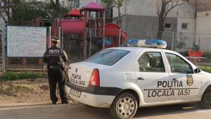 Moarte suspectă în lumea bună a Iaşului. Un celebru afacerist şi politician, găsit fără suflare în maşină