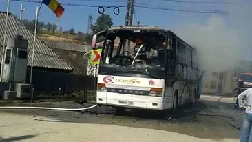 Un autocar cu 37 de elevi din Maramureş a luat foc în mers