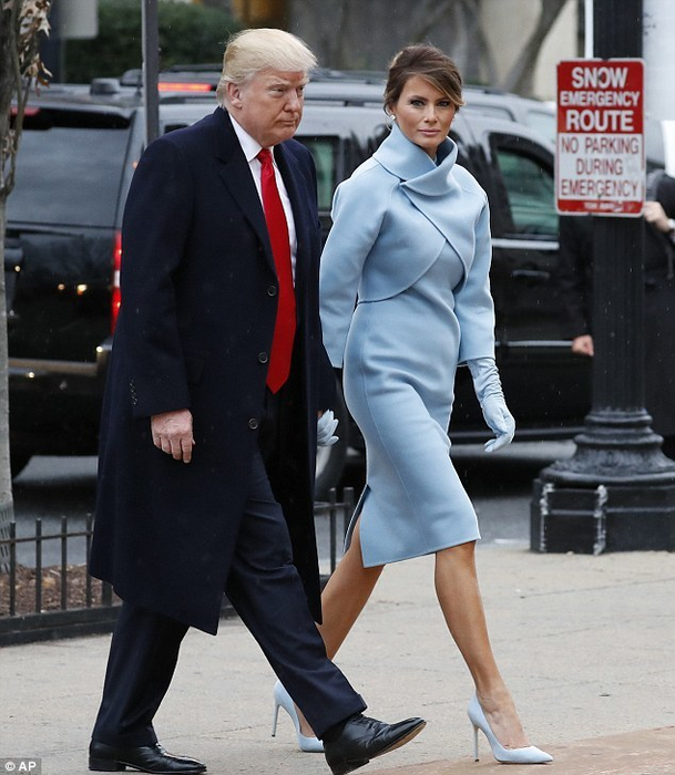 Donald Trump a devenit oficial al 45-lea preşedinte al SUA