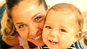 A devenit mama in trei tari diferite! Vezi ce sotie de fotbalist a patit asta si ce au zis medicii elvetieni cand au aflat ca tatal celor trei micuti este acelasi!